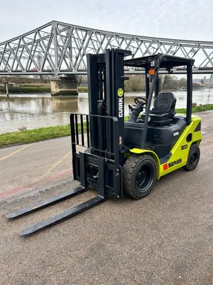 Chariot élévateur diesel Clark S30D