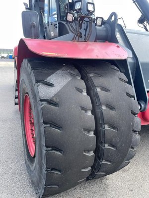 Chariot porte conteneurs vide Linde C4531