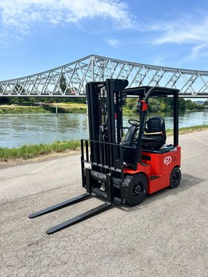Chariot élévateur électrique EP Equipment EFL181