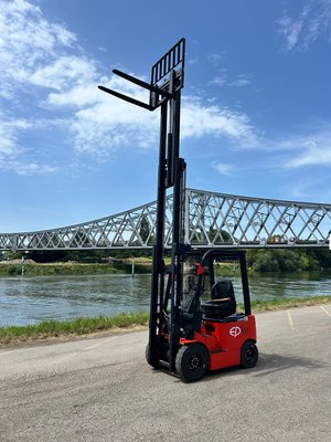 Chariot élévateur électrique EP Equipment EFL181