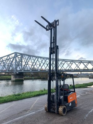 Chariot élévateur électrique Doosan B18T-7