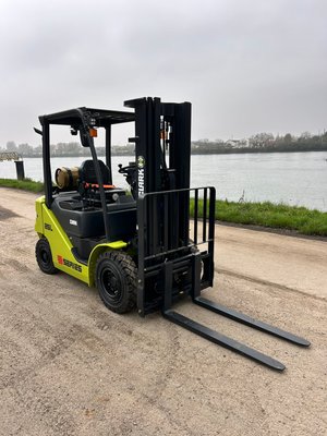 Chariot élévateur gaz Clark S25L