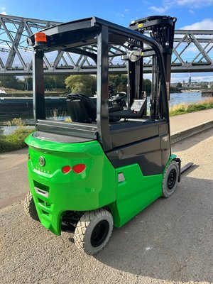 Chariot élévateur électrique CESAB B625II
