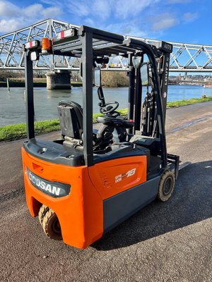 Chariot élévateur électrique Doosan B18T-7