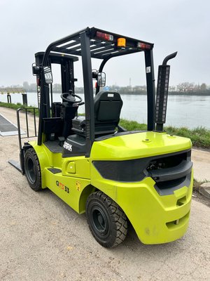 Chariot élévateur diesel Clark GTS33D