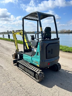 Mini pelle sur chenilles Ammann AMX24-2