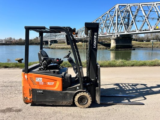 Chariot élévateur électrique Doosan B18T-7