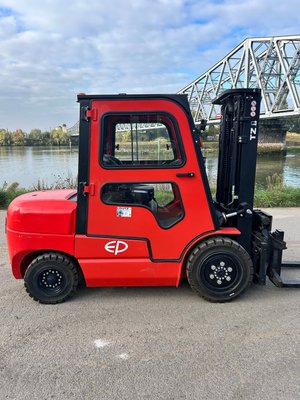 Chariot élévateur électrique EP Equipment EFL352
