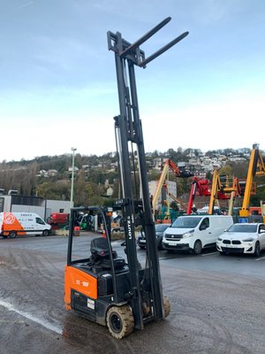 Chariot élévateur électrique Doosan B18T-7