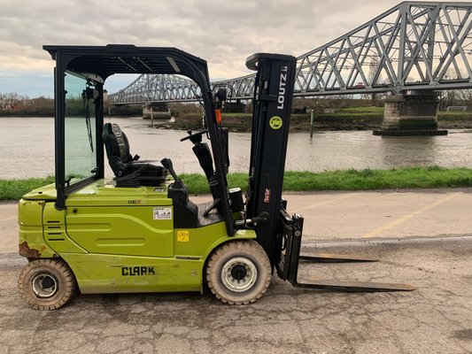Chariot élévateur électrique Clark GEX30S