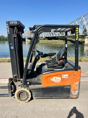 Chariot élévateur électrique Doosan B18T-7