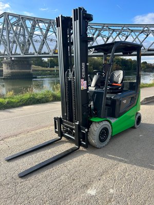 Chariot élévateur électrique CESAB B625II