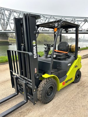 Chariot élévateur gaz Clark S25L