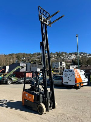 Chariot élévateur électrique Doosan B18T-7