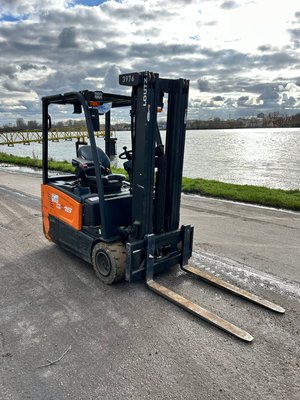 Chariot élévateur électrique Doosan B18T-7