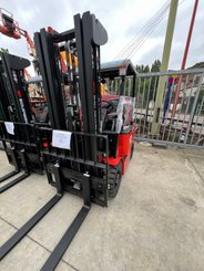 Chariot élévateur électrique EP Equipment EFL181 - 1