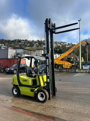 Chariot élévateur diesel Clark CMP25D - 8