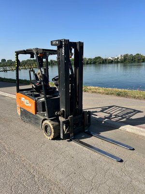 Chariot élévateur électrique Doosan B18T-7