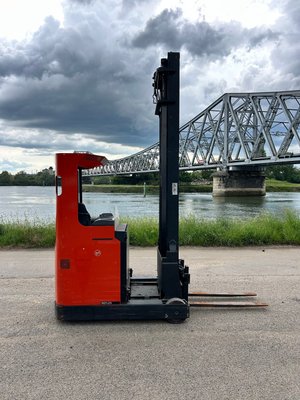 Chariot à mât rétractable électrique BT RRB2