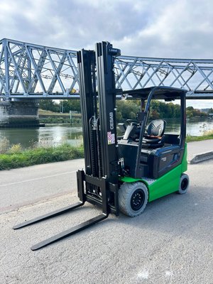 Chariot élévateur électrique CESAB B630II