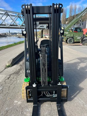 Chariot élévateur électrique CESAB B316II