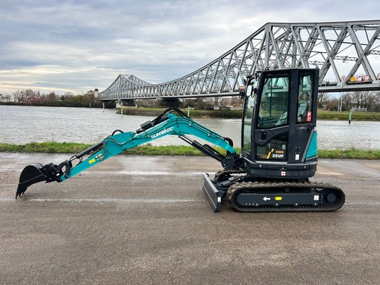 Mini pelle sur chenilles Sunward SWE25UF