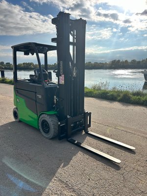Chariot élévateur électrique CESAB B625II