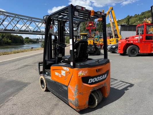 Chariot élévateur électrique Doosan B18T-7