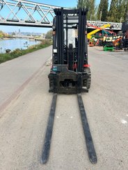 Chariot élévateur électrique EP Equipment EFL352 - 8