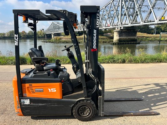 Chariot élévateur électrique Doosan B15T-7