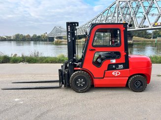 Chariot élévateur électrique EP Equipment EFL352 - 2