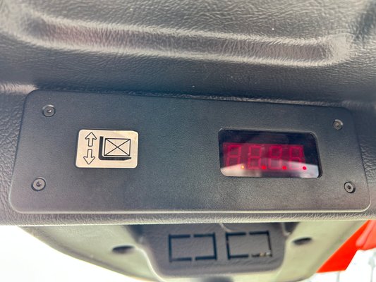 Chariot à mât rétractable électrique BT RRB2