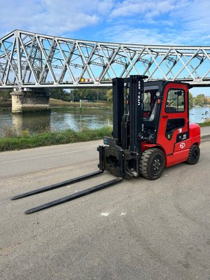 Chariot élévateur électrique EP Equipment EFL352