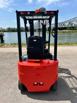 Chariot élévateur électrique EP Equipment EFL181