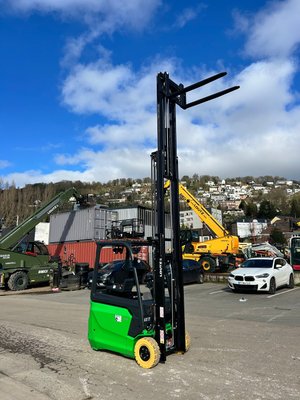 Chariot élévateur électrique CESAB B316II
