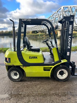 Chariot élévateur diesel Clark CMP25D
