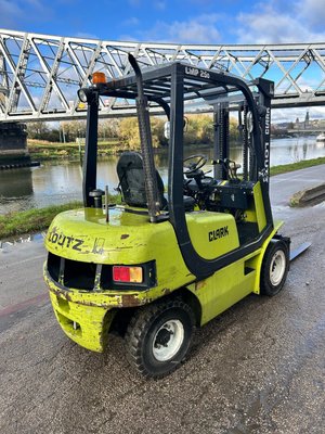 Chariot élévateur diesel Clark CMP25D