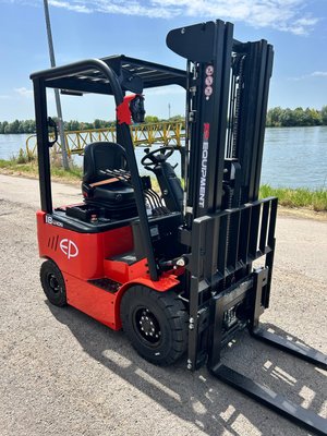 Chariot élévateur électrique EP Equipment EFL181