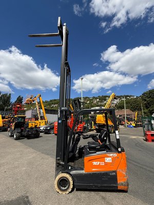 Chariot élévateur électrique Doosan B18T-7
