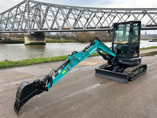 Mini pelle sur chenilles Sunward SWE25UF