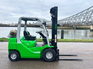 Chariot élévateur frontal 4 roues CESAB M320GV - 11
