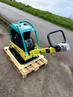 Compacteur à main / plaque vibrante Ammann APR 52/75