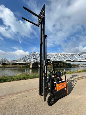 Chariot élévateur électrique Doosan B15T-7