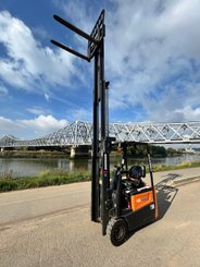 Chariot élévateur électrique Doosan B15T-7 - 8