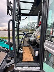 Mini pelle sur chenilles Sunward SWE25UF - 8