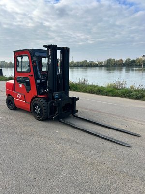 Chariot élévateur électrique EP Equipment EFL352