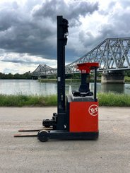Chariot à mât rétractable électrique BT RRB2 - 1