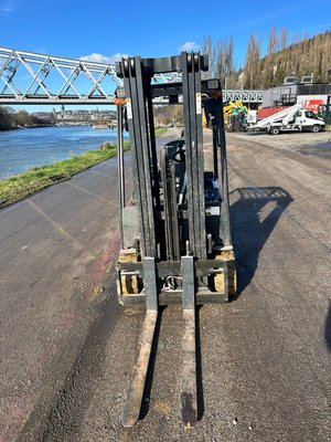 Chariot élévateur électrique Doosan B18T-7