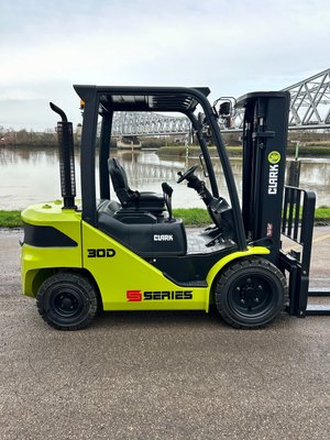 Chariot élévateur diesel Clark S30D