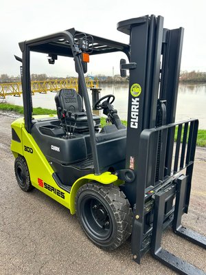 Chariot élévateur diesel Clark S30D